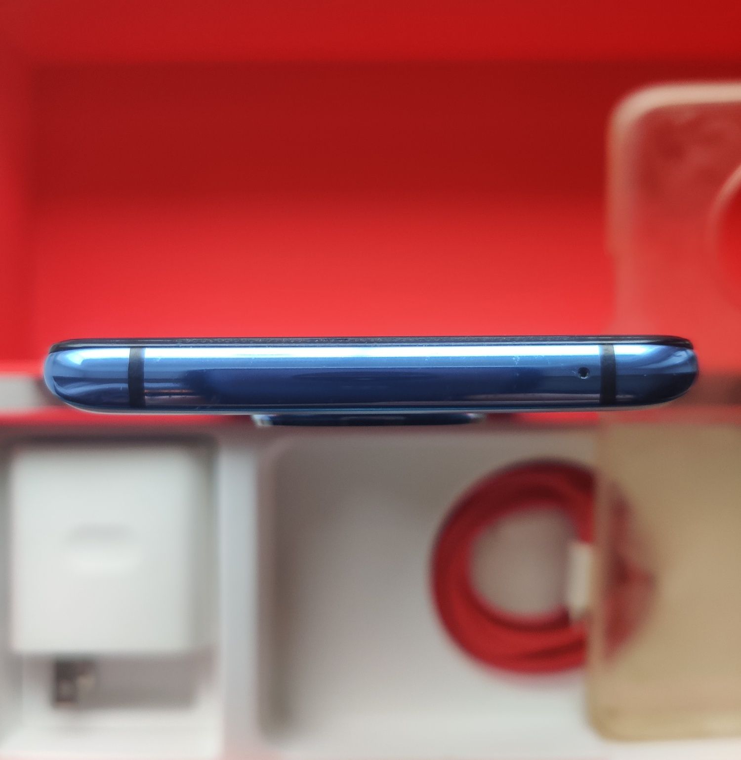 Продам смартфон OnePlus 7T 8/128. Отличное состояние, комплект