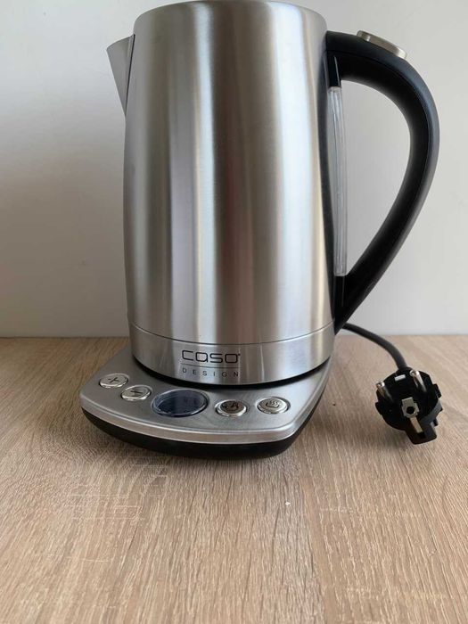 Електрочайник CASO WK2200 мінімальні плями на дні