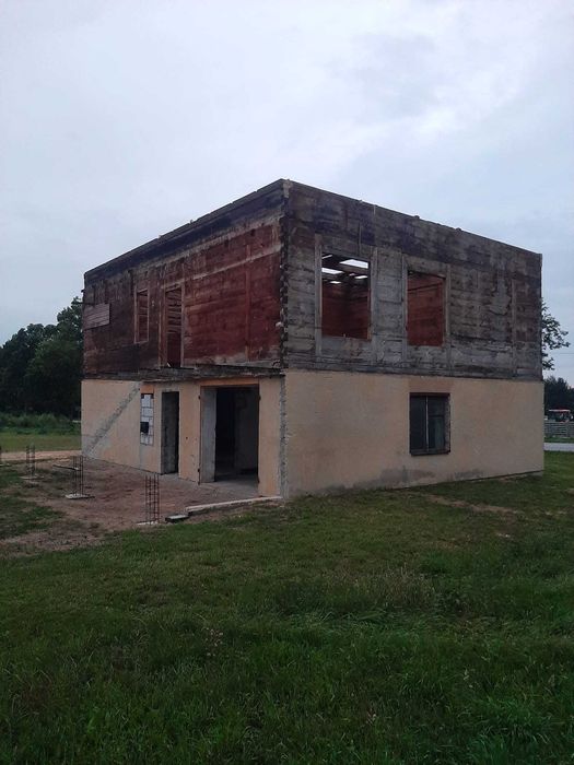 Stare drewno z rozbiórki domu.
