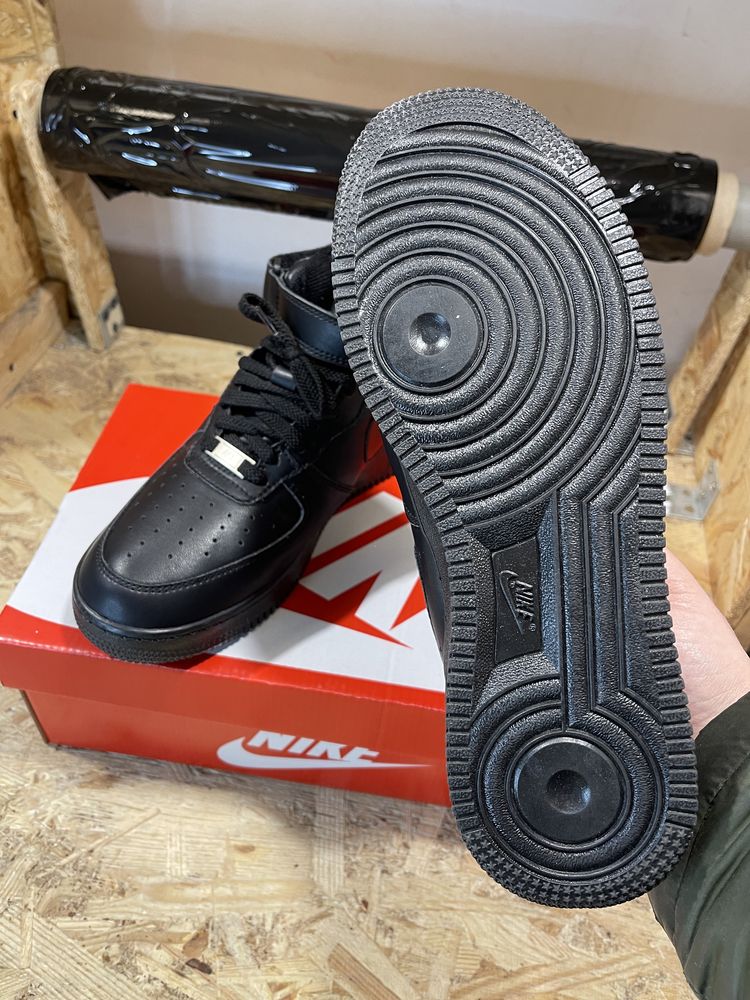 Чоловічі кросівки Nike Air Jordan 1