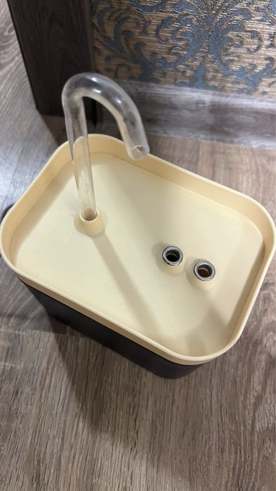 Автоматическая поилка для кошек и собак продам