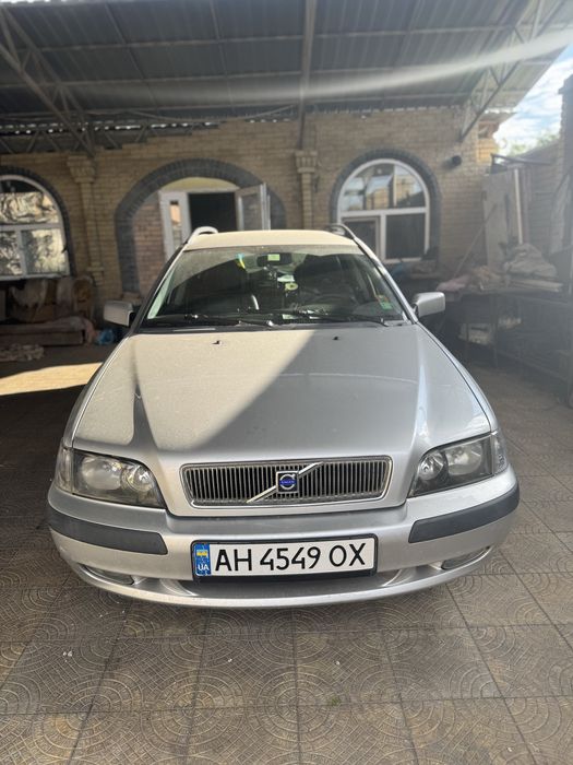 Volvo v40 бензин
