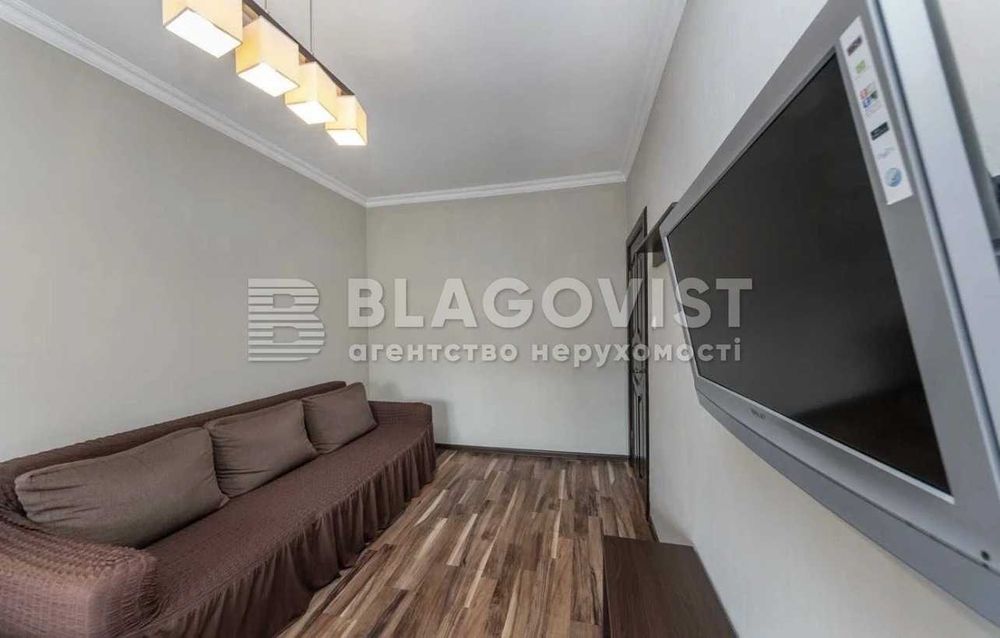 Продаж 2 к квартири Коновальця 7/9  Палац Україна ремонт!!!