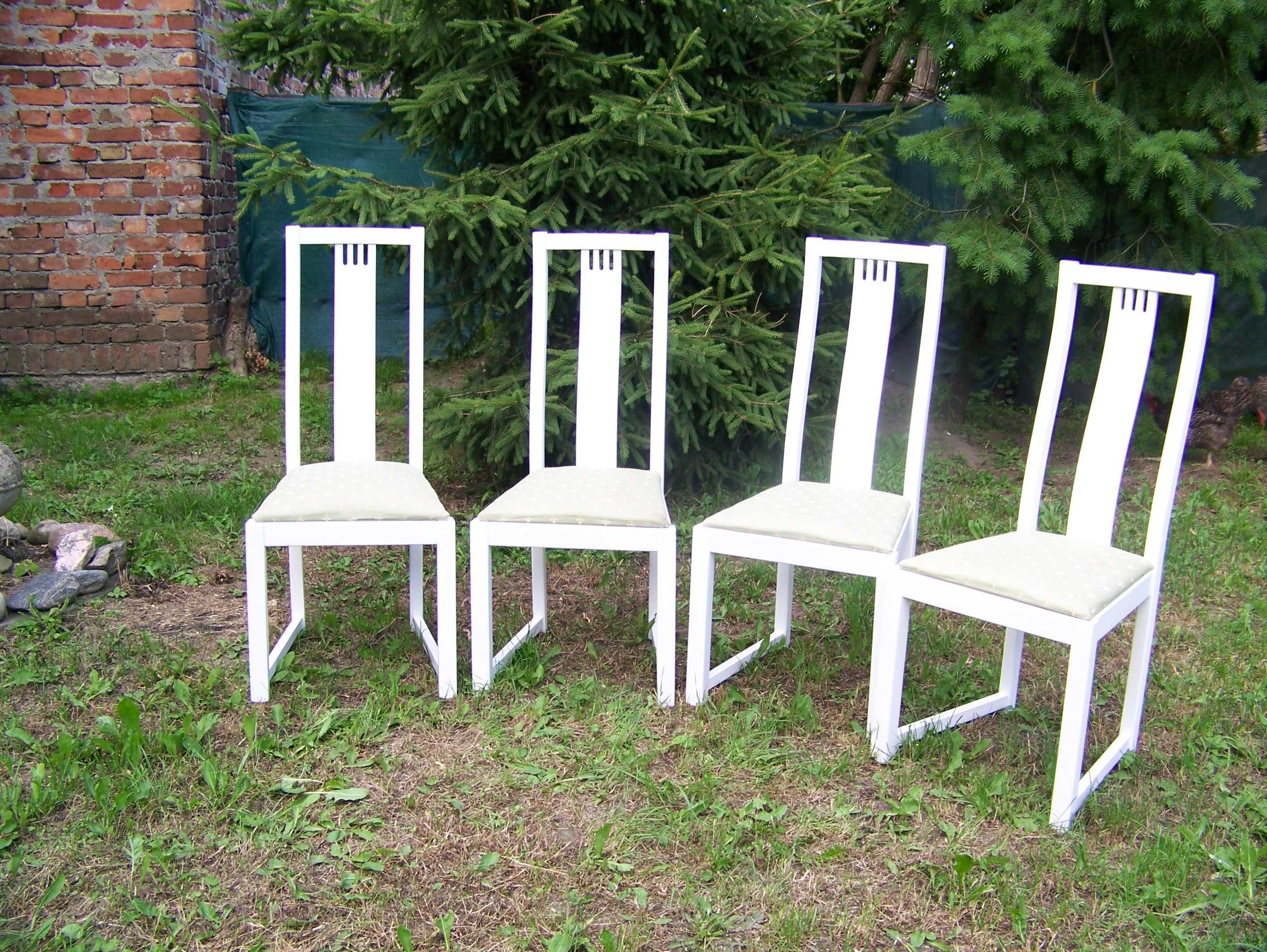 krzesła białe 4 z wysokimi oparciami