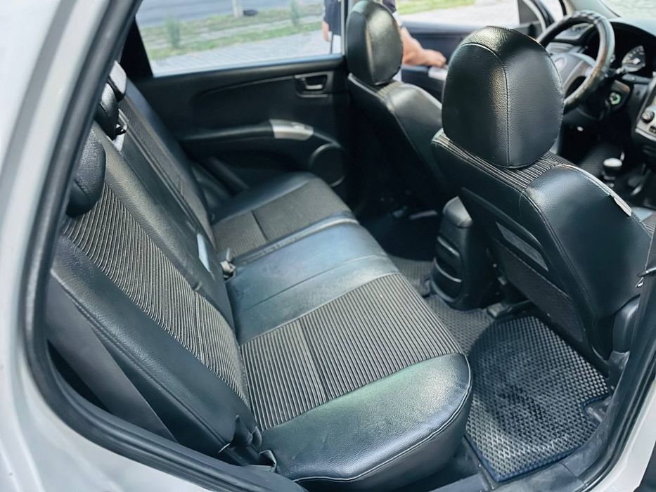 Продам Kia Sportage с надійним двигуном 2 л дизель