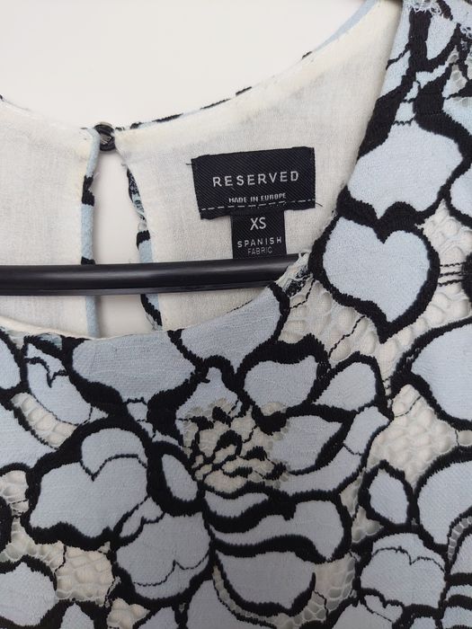 Luźna elegancka zwiewna sukienka Reserved