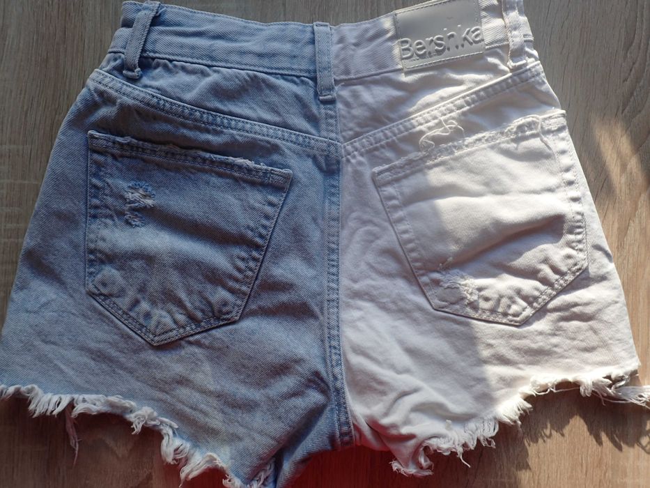 Bershka - krótkie spodenki jeansowe damskie