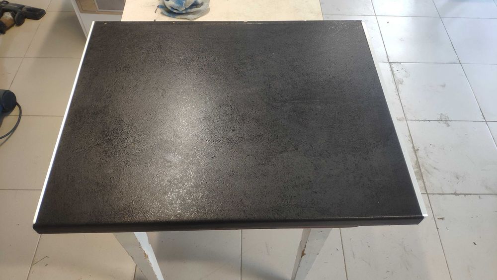 Кухня біла ДСП з вмонтованою витяжкою, кухонні меблі на невелику площу