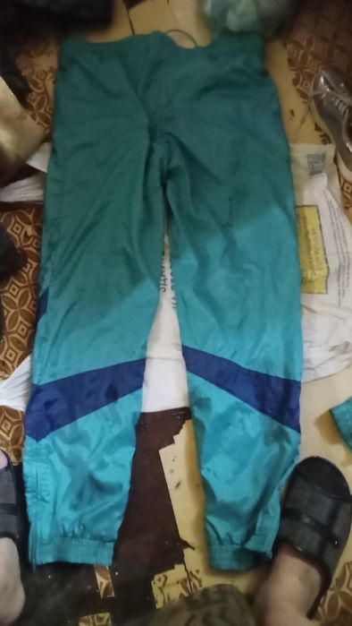 Белый и бежевый бюстгальтеры и оригинал adidas спортивный костюм