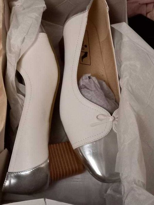 Новые красивые туфли размер 39 кожа