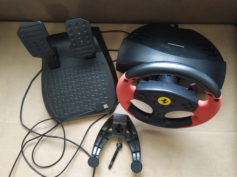 Руль кермо THRUSTMASTER FERRARI Racing Wheel