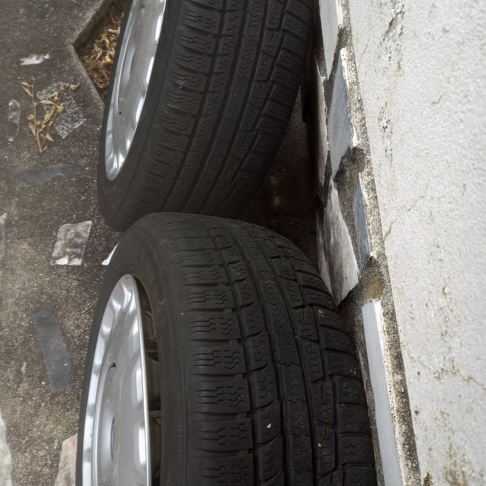 4 × Rodas  Volvo V40