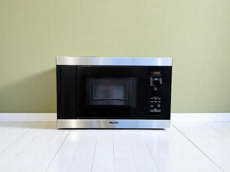 Мікрохвильова піч Miele M 8161-2 микроволновая печь