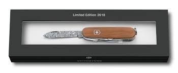 Нож коллекционный Victorinox SPARTAN Damascus