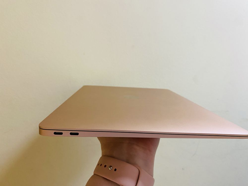 MacBook Air (M1, 2020) 8/256Gb