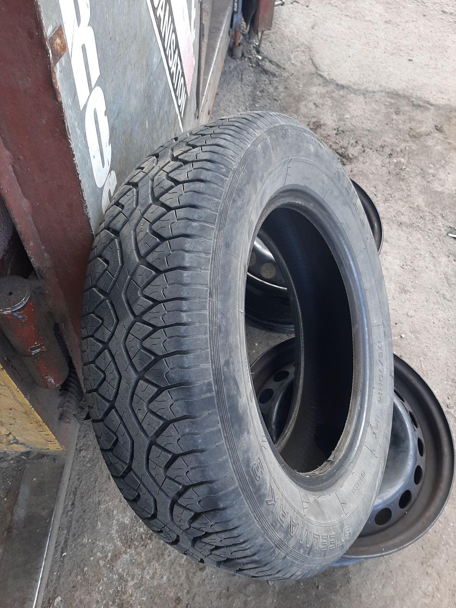 Шина 175/70 R14 на запаску