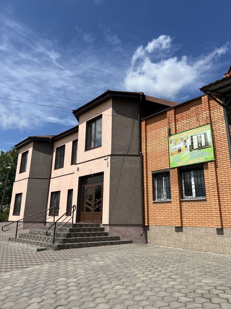 Продається  комерційне  приміщення 500м2