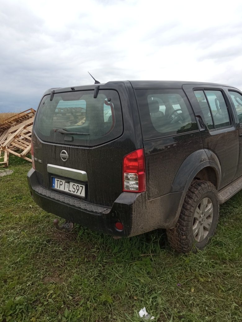 Samochód terenowy Nissan Pathfinder
