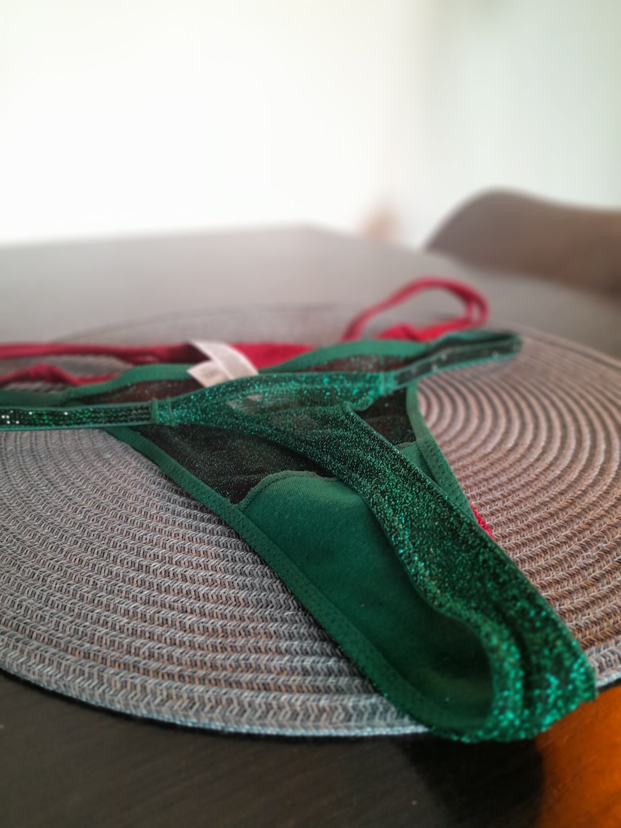 Piękne stringi błyszczące rozmiar m/l Nowe!