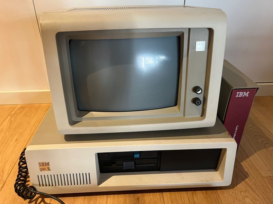 Computador IBM vintage