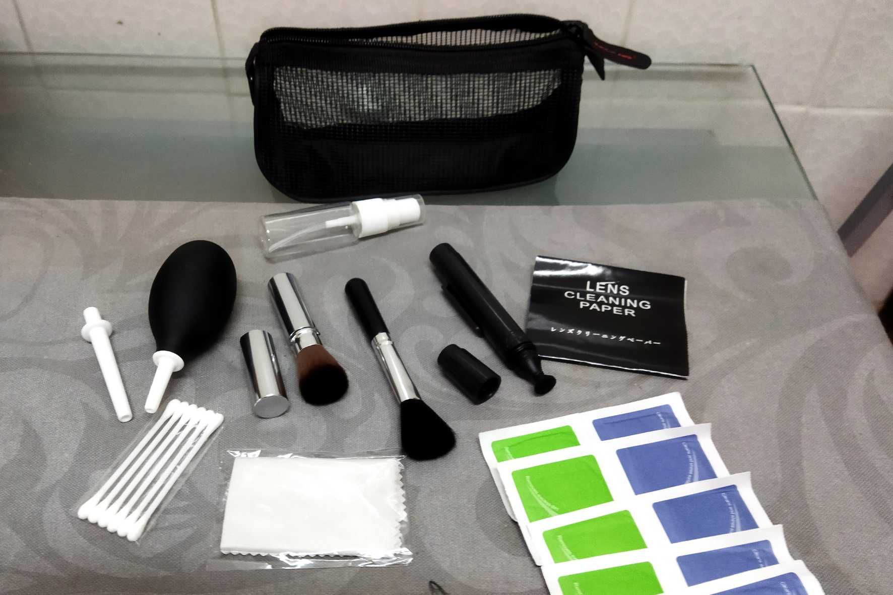 Conjunto de acessórios para limpeza de maquina fotográfica.