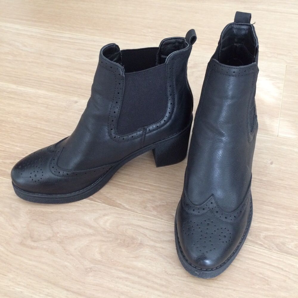 Botas de pele pretas (modelo chelsea)