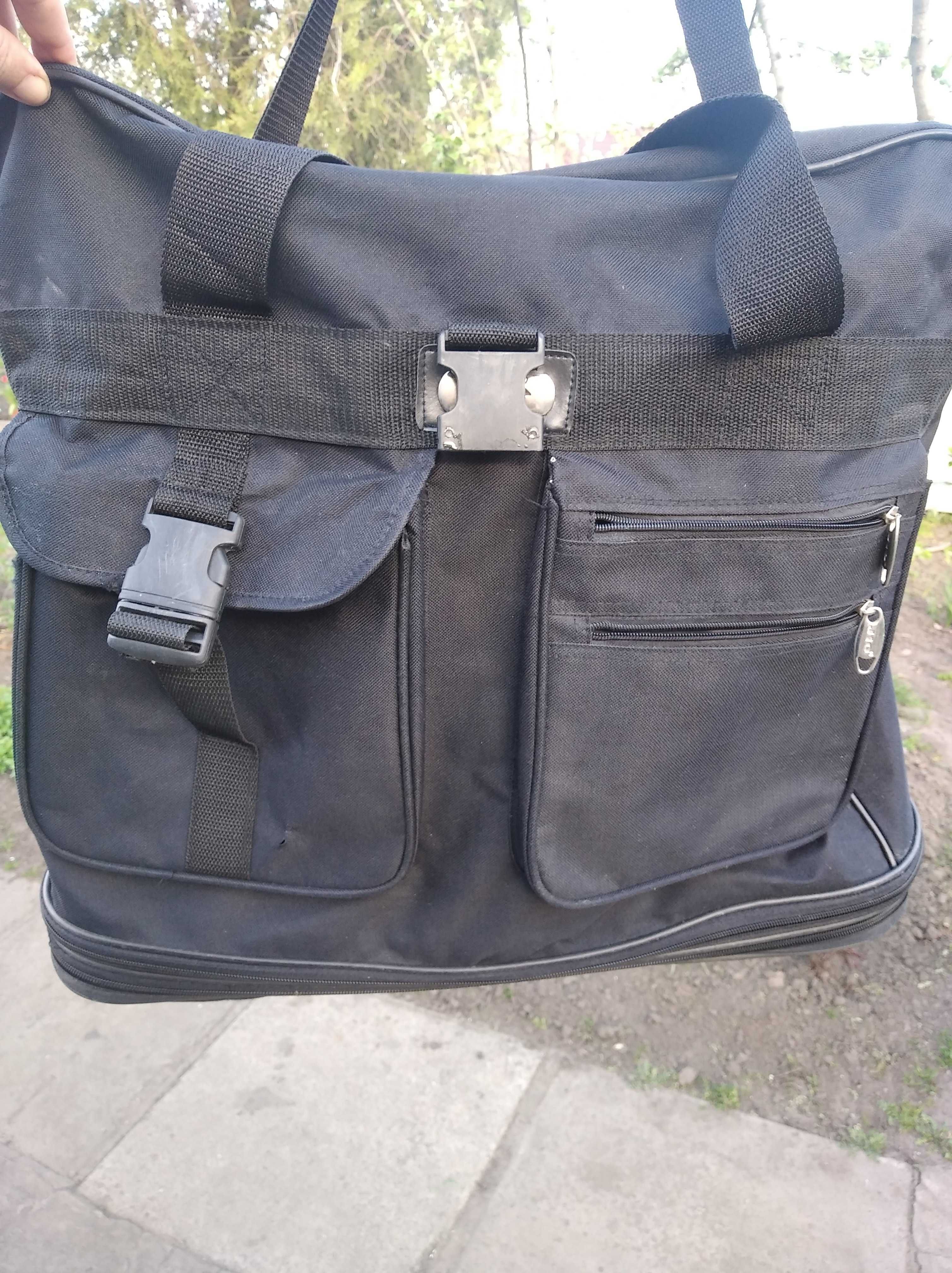 Продам большую дорожную сумку б/у
