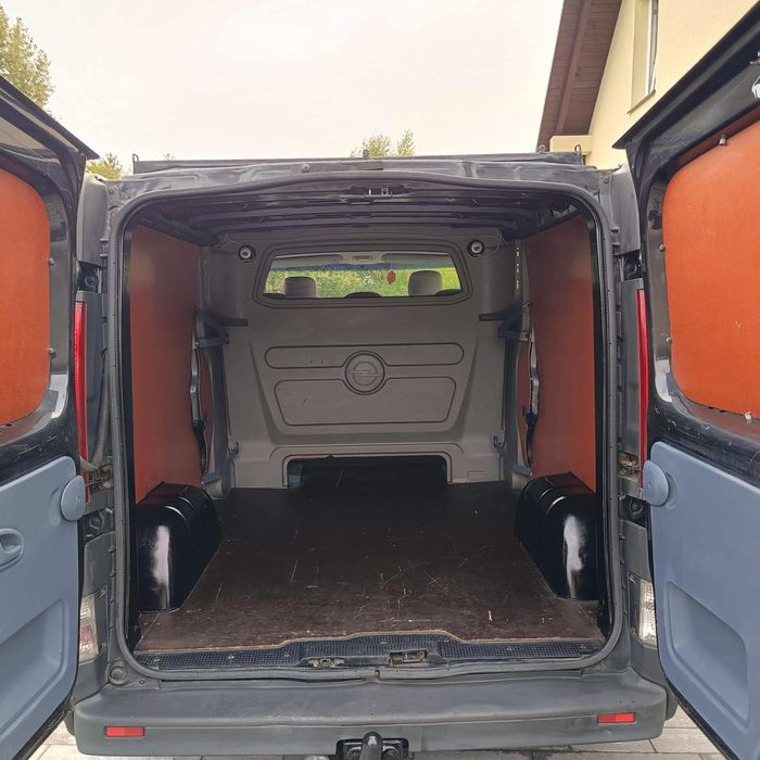 samochód Opel Vivaro long 2007r