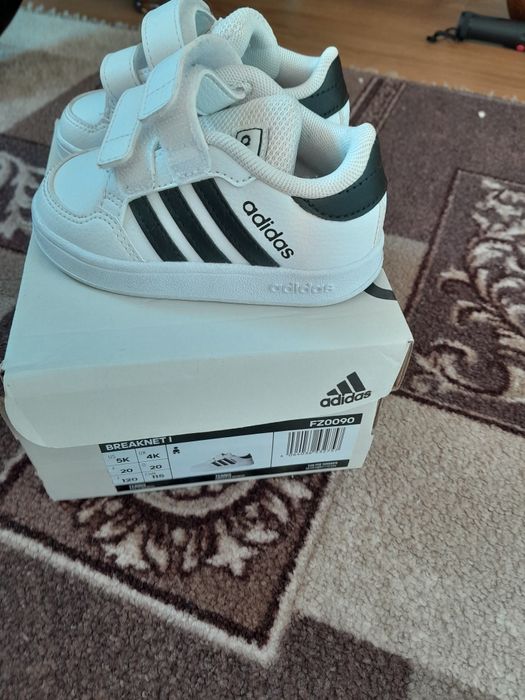 Продаж дитячих кросівок Adidas оригінал