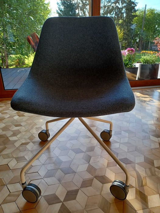 Nowe krzesla obrotowe 4szt.