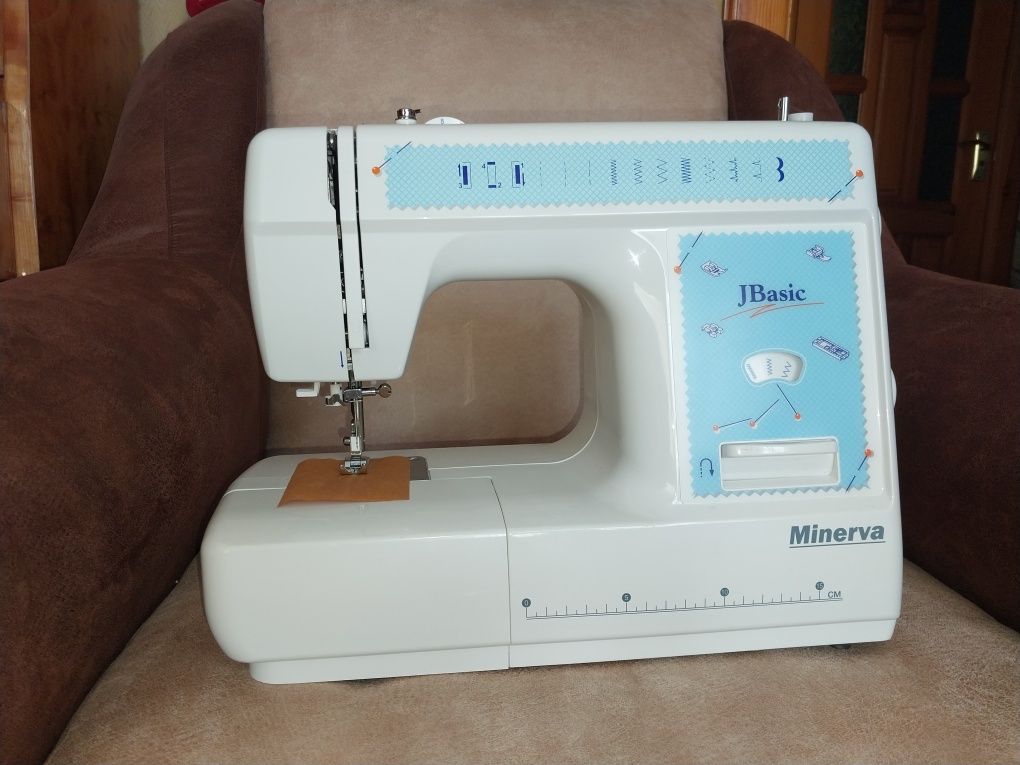 Продам швейную машинку