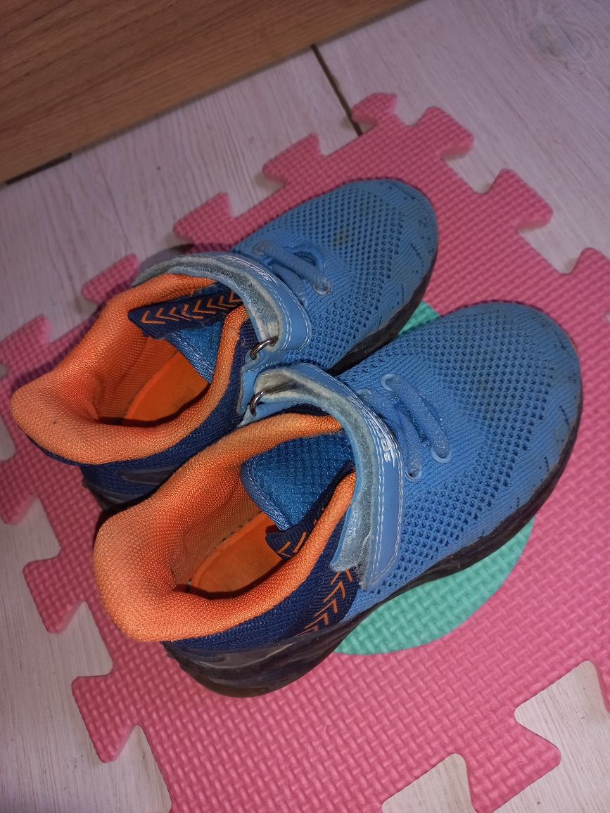 Sneakersy dla dziecka r27