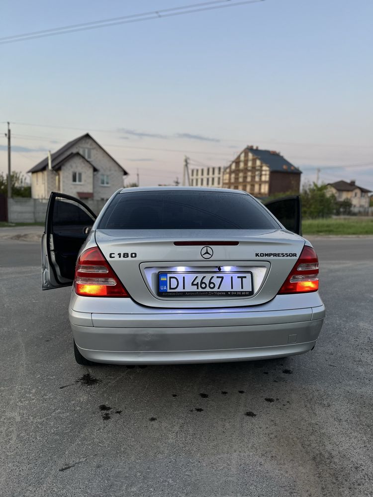 Mercedes Benz W203 C180 Kompressor 1.8 Газ Бензин в отличном состояние