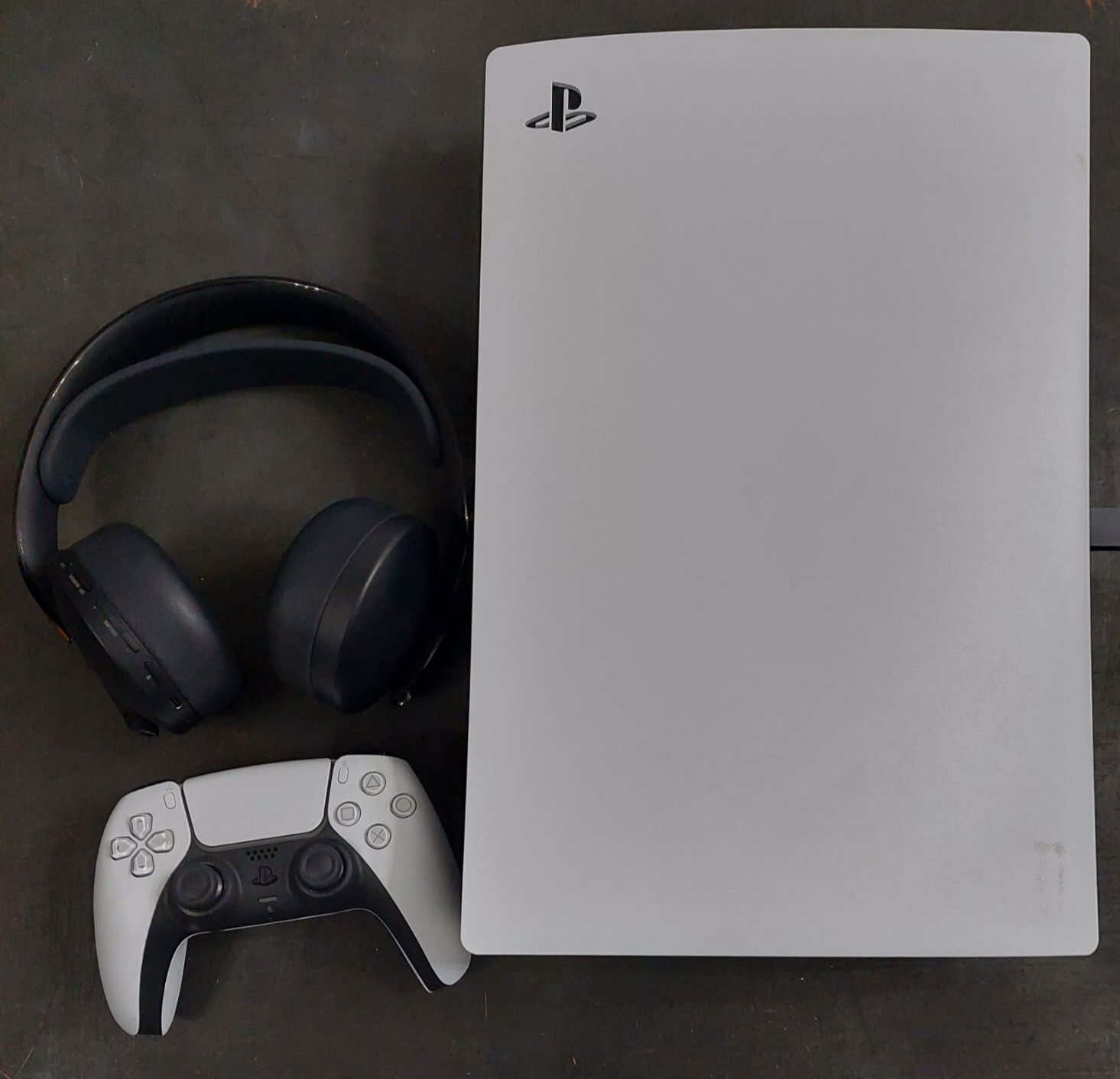 Consola PS5 versão digital (825 GB)