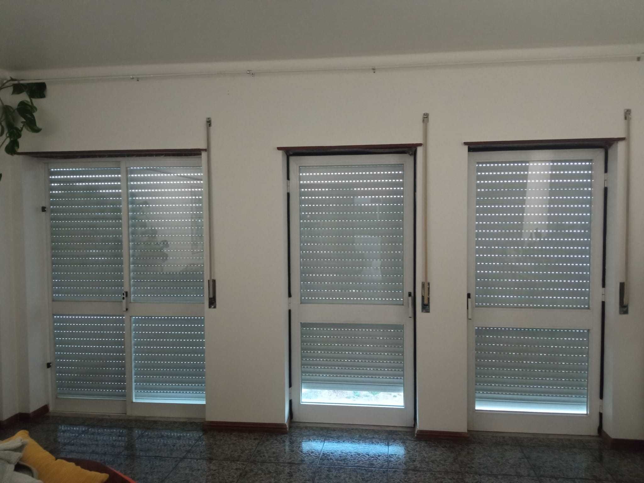 2 Janelas e 2 portas de alumínio (já desmontadas)