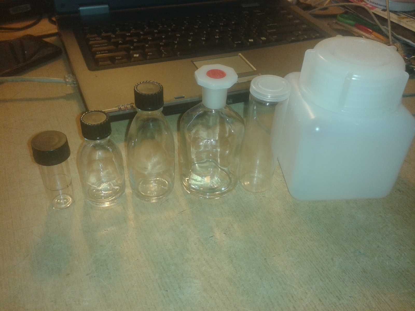 Buteleczki naczynia laboratoryjne