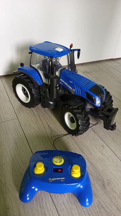 New Holland T8. 320 zdalnie sterowany traktor