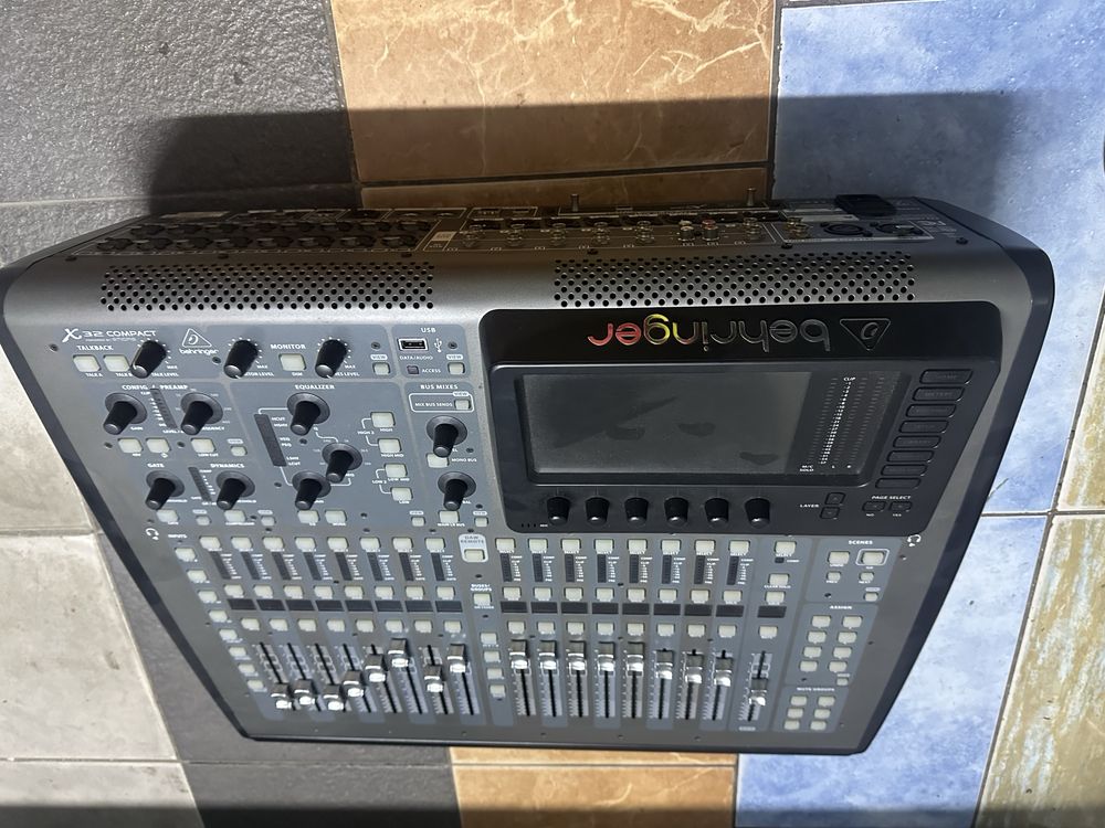 Цифровой мікшер Behringer x32 Compact