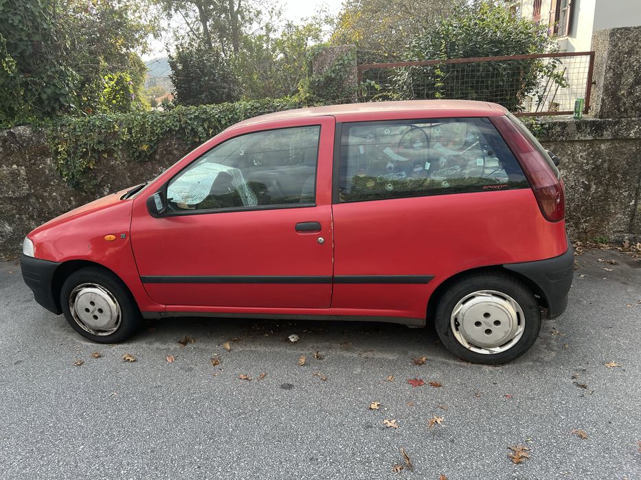 Vendo este fiat, com motor avariado