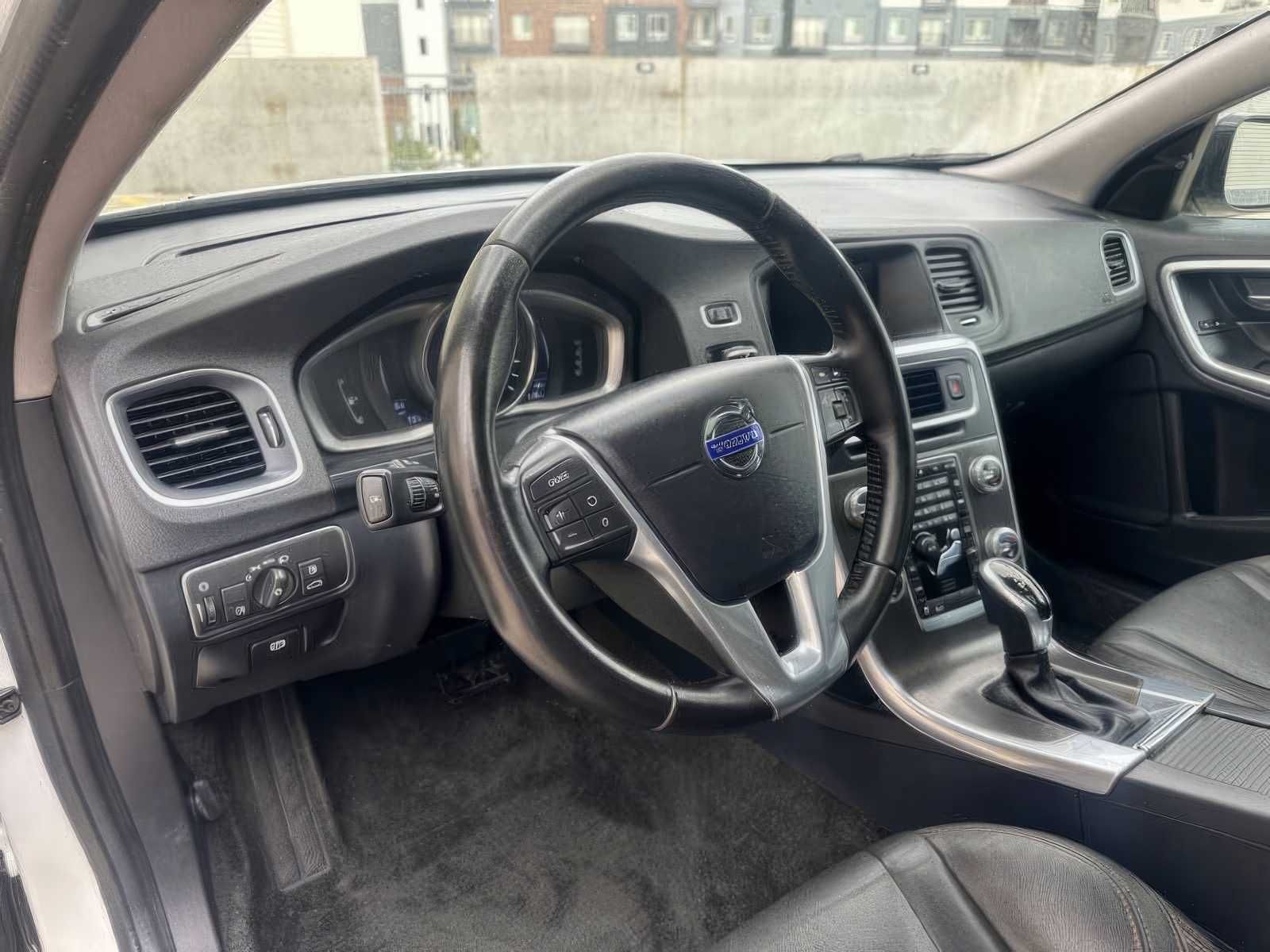 2016 Volvo V60 Cross Country T5
