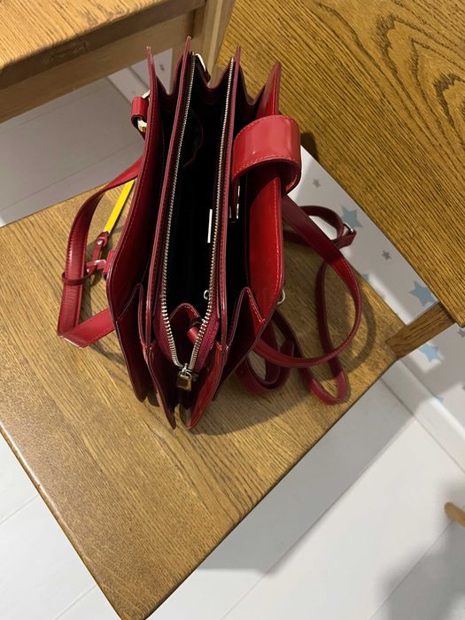 Продам сумочку жіночу лакову червоного кольору