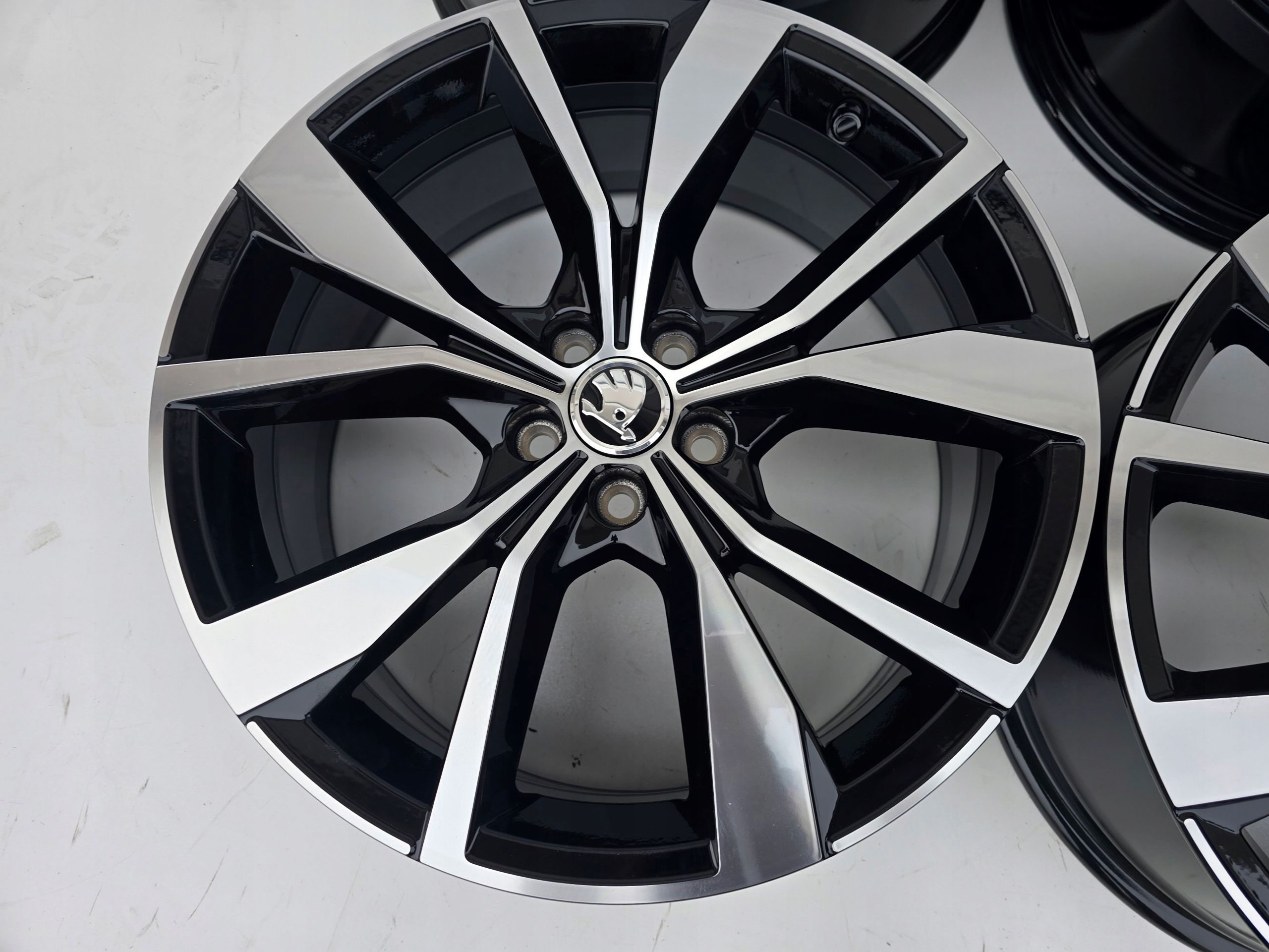 Skoda Scala Kamiq Fabia 18'' 5X100 ET39 7J Nowe 4X