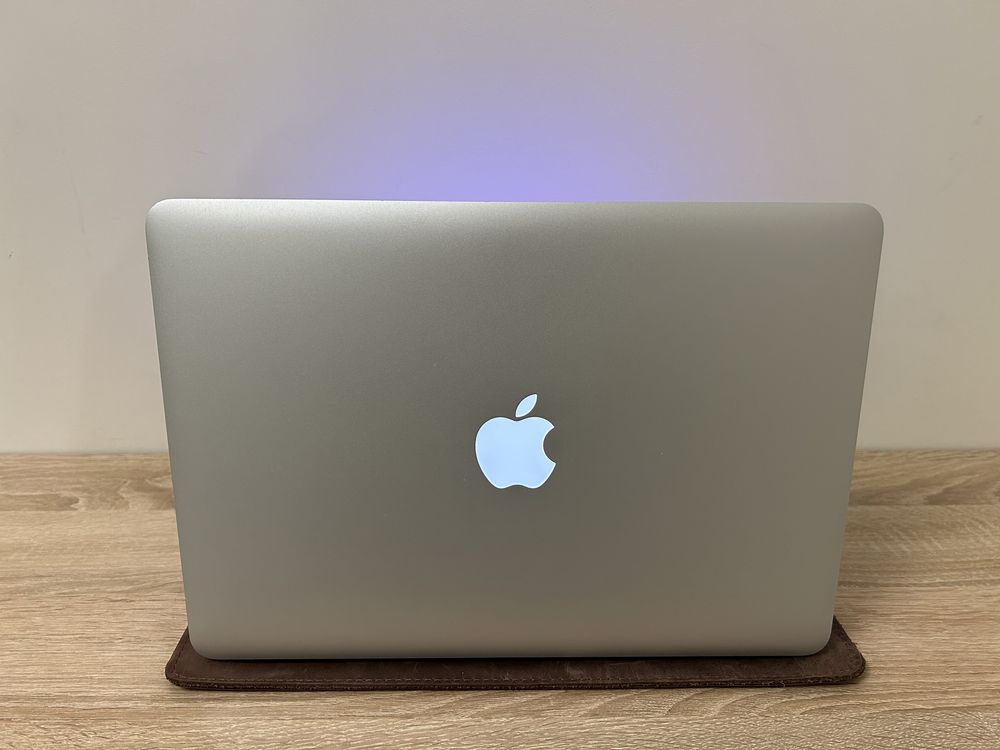 Macbook Air 13 2015 i5 8gb SSD 256gb