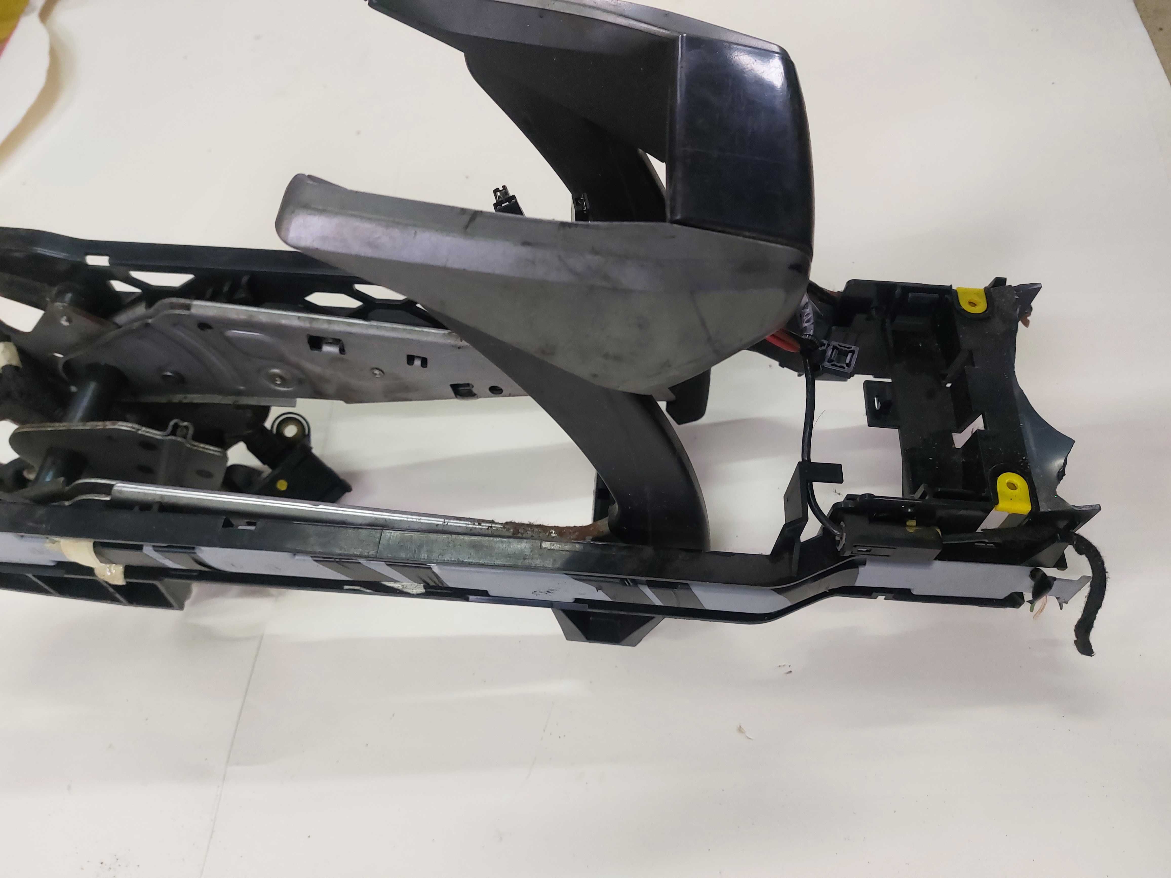 Dzwignia hamuca recznego kpl linka Opel Zafira b 05-12.r Europa