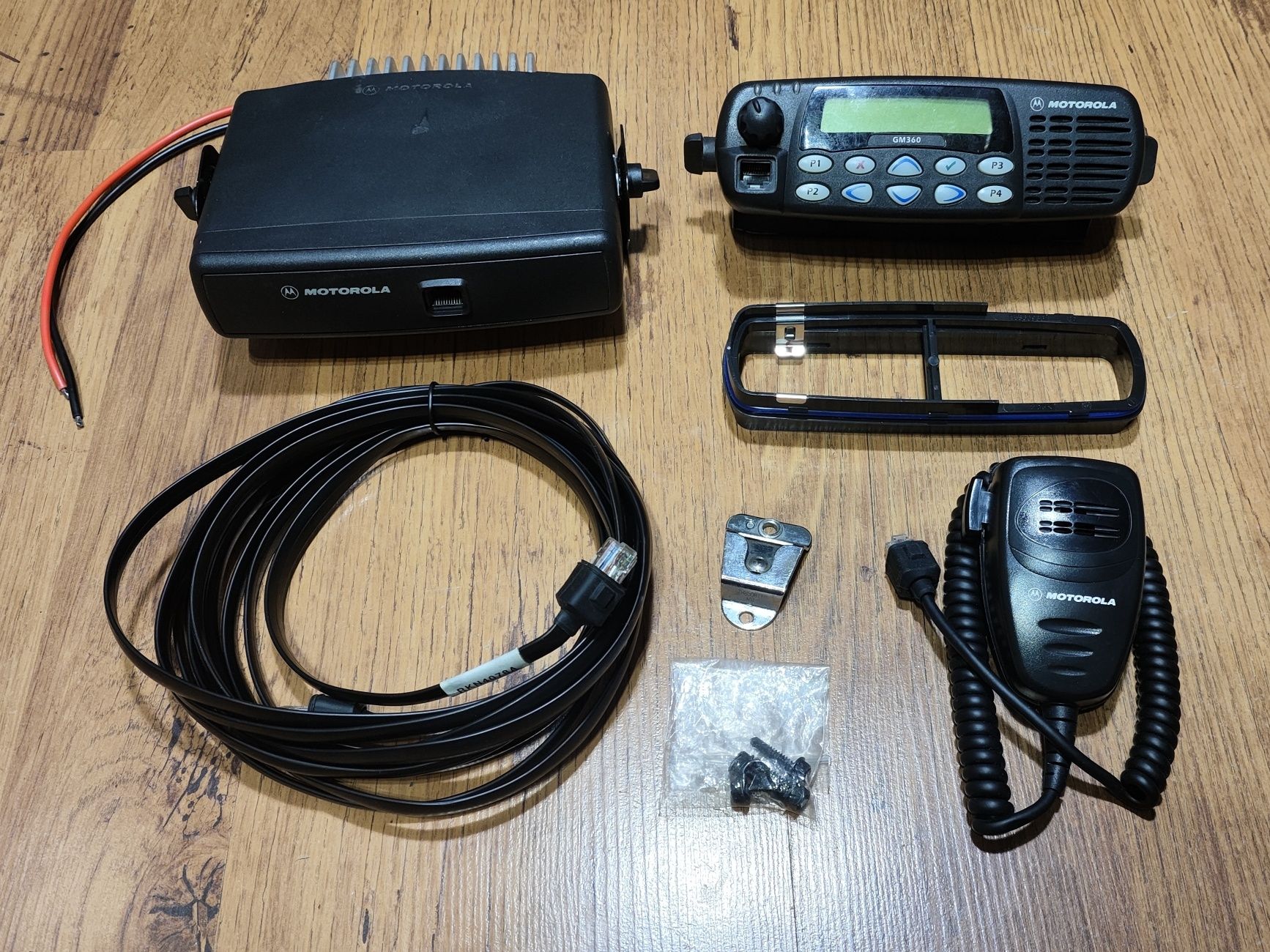 Motorola GM360 VHF z zestawem separacyjnym OSP PSP PKP Policja służby.