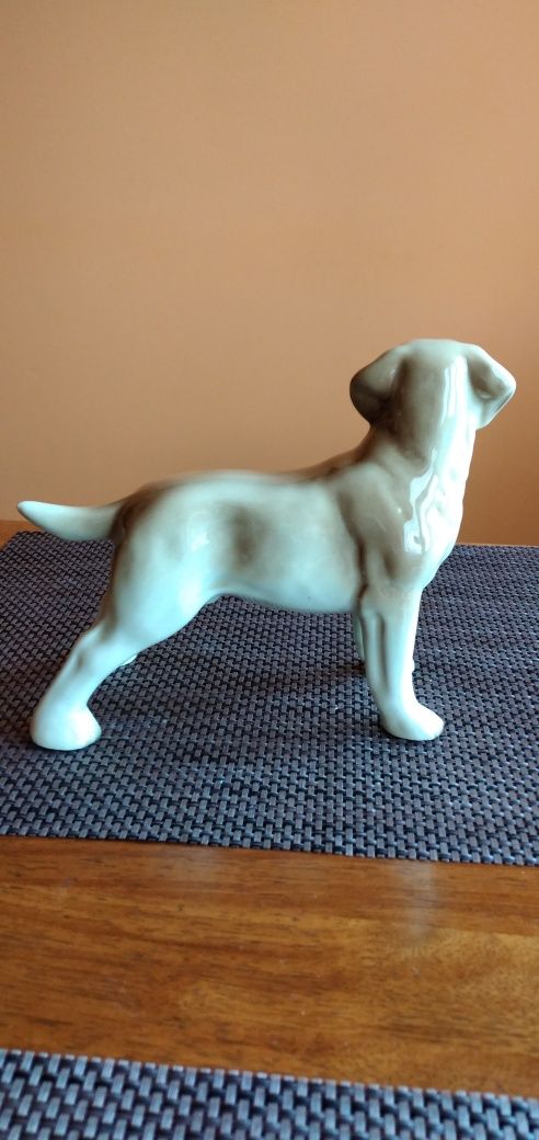 Porcelanowa figurka Labradora