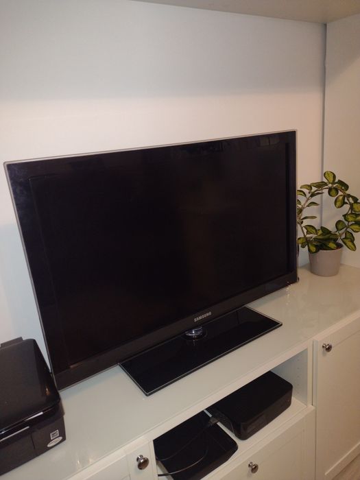 Telewizor Samsung 37" LED 160 W