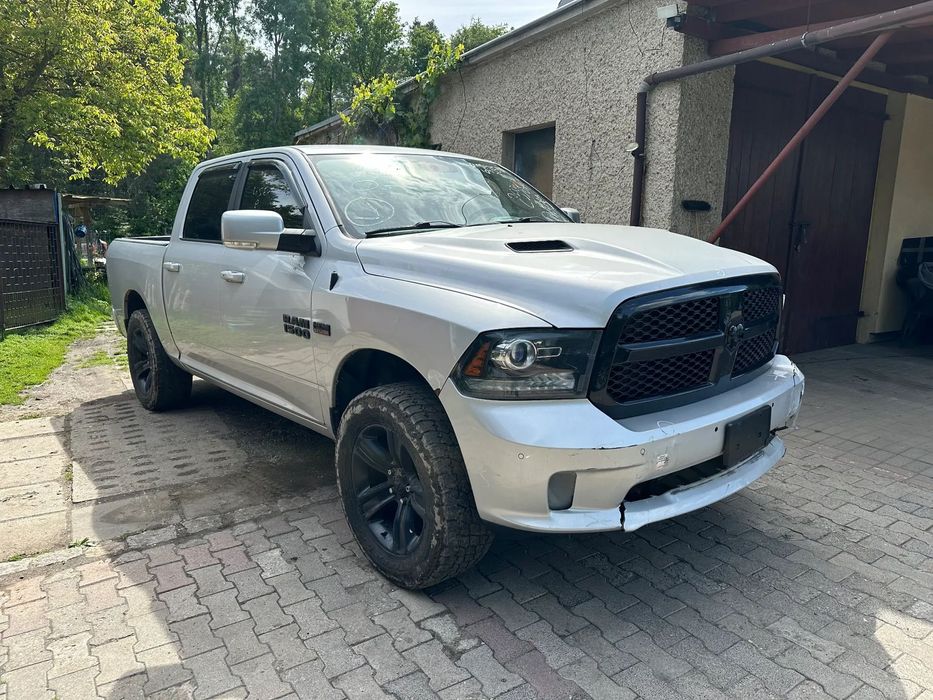 Dodge RAM RAM 1500 Sport 5.7 V8 HEMI 4x4 już w Polsce