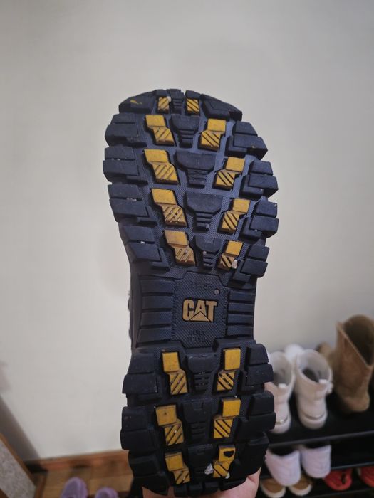 Bota de seguranca caterpillar com biqueira de aco.