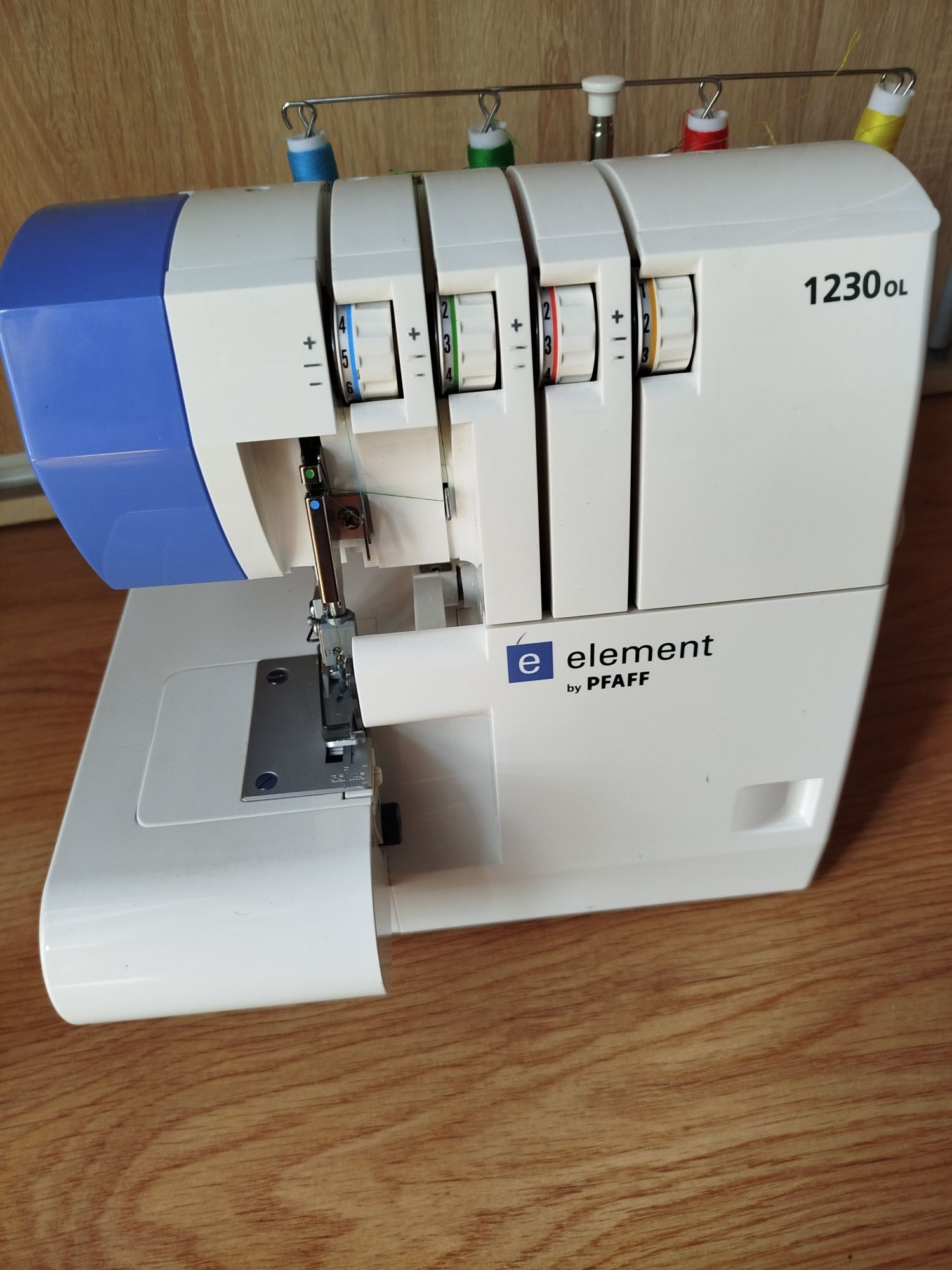 Overlock Pfaff czteronitkowy owerlock